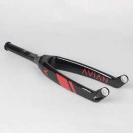 avian-versus-tapered-1-18-15-20mm-evo-carbon-fork-gloss-red_000