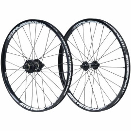 stay-strong-disc-reactiv-20-x-1-38-wheelset-black_000